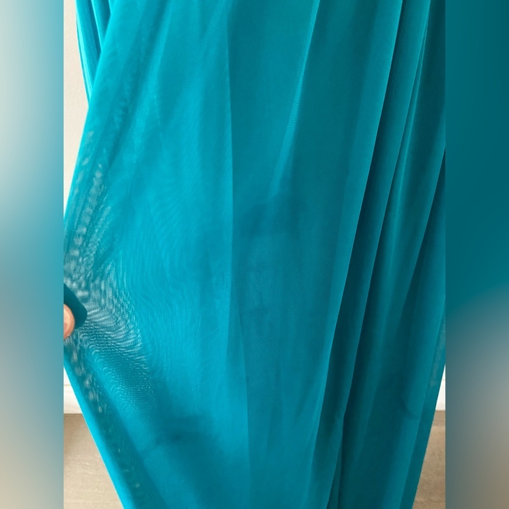 GORGEOUS Formal Dress - Picture 3 of 5